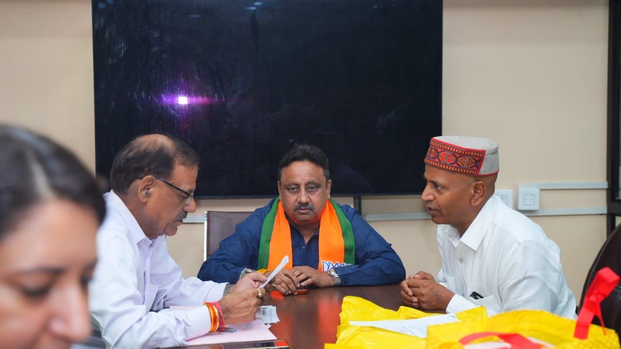 Delhi BJP camp: MP Praveen Khandelwal resolves public grievances