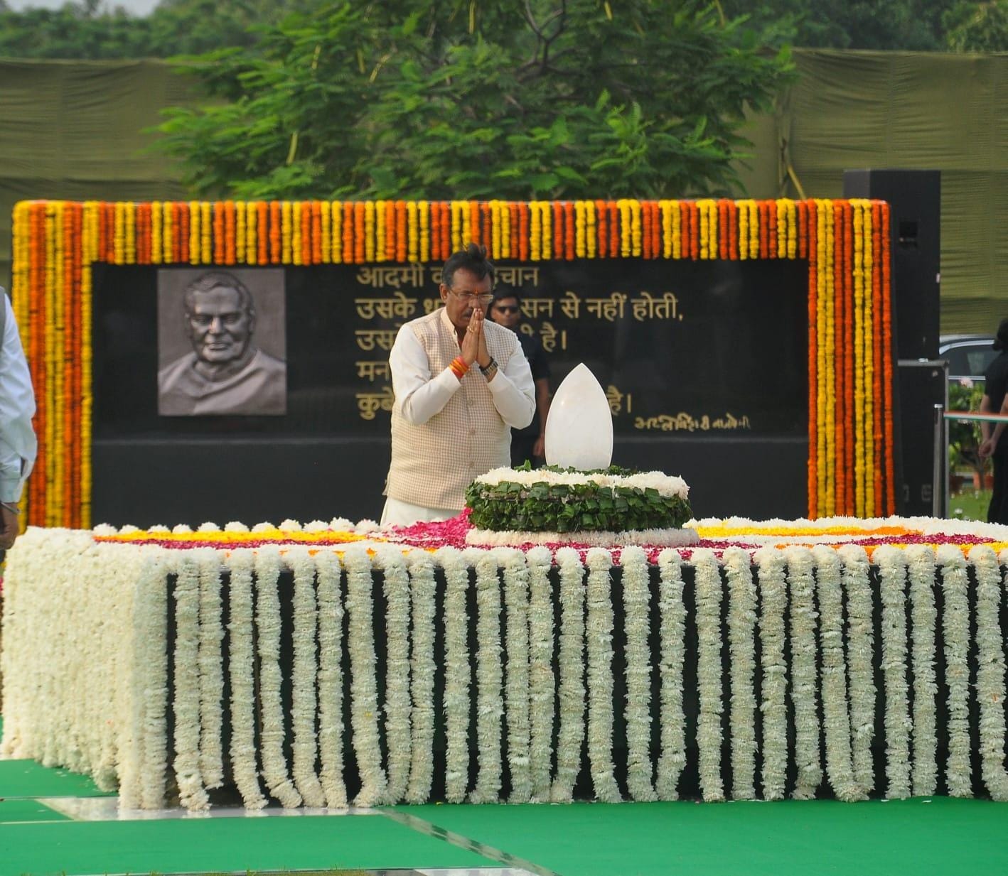 Delhi BJP chief Harsh Malhotra pays tributes to former PM Vajpayee; inaugurates Atal Canteen