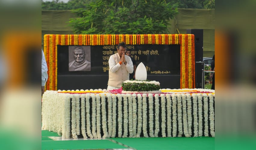 Delhi BJP chief Harsh Malhotra pays tributes to former PM Vajpayee; inaugurates Atal Canteen