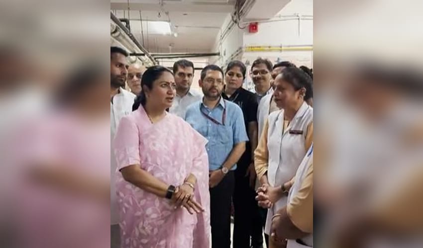 Delhi CM Rekha Gupta visits Lal Bahadur Shastri Hospital, reviews healthcare services