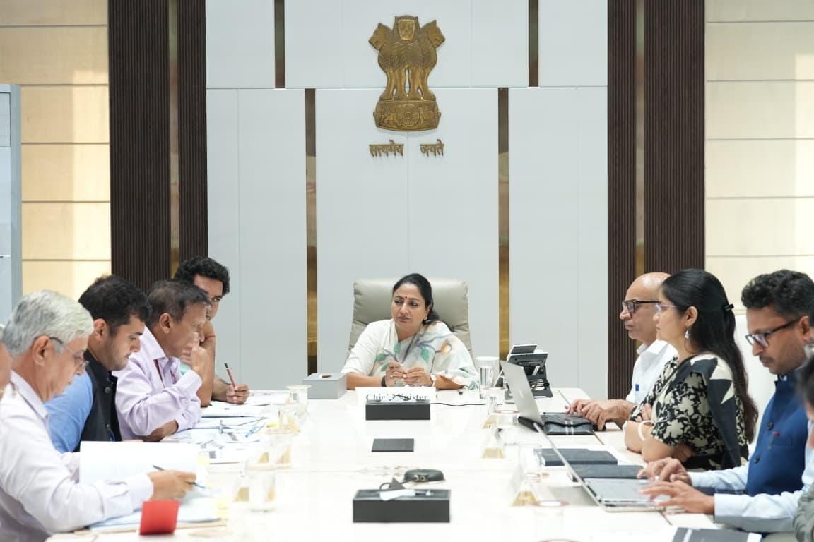 Delhi CM reviews redevelopment of agricultural markets (Photo: IANS)