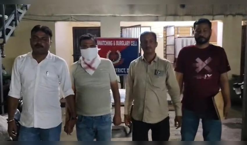 Delhi: Man arrested for attempting to murder wife, minor daughter in Shahdara; knife recovered