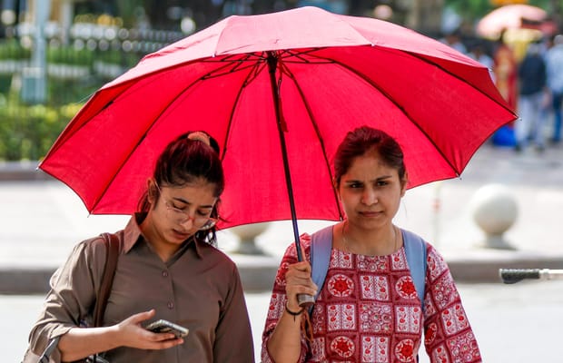 Delhi-NCR to remain hot, hazy sunshine; rain alert issued for 21 states