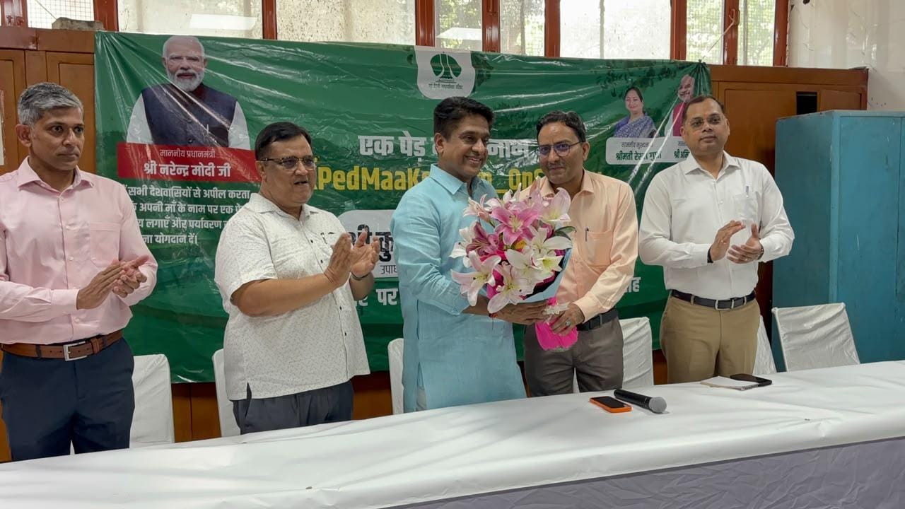 Delhi: NDMC V-C Kuljeet Singh Chahal leads plantation drive on Ashoka Road
