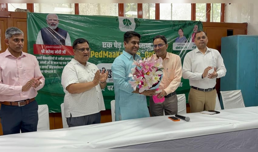Delhi: NDMC V-C Kuljeet Singh Chahal leads plantation drive on Ashoka Road