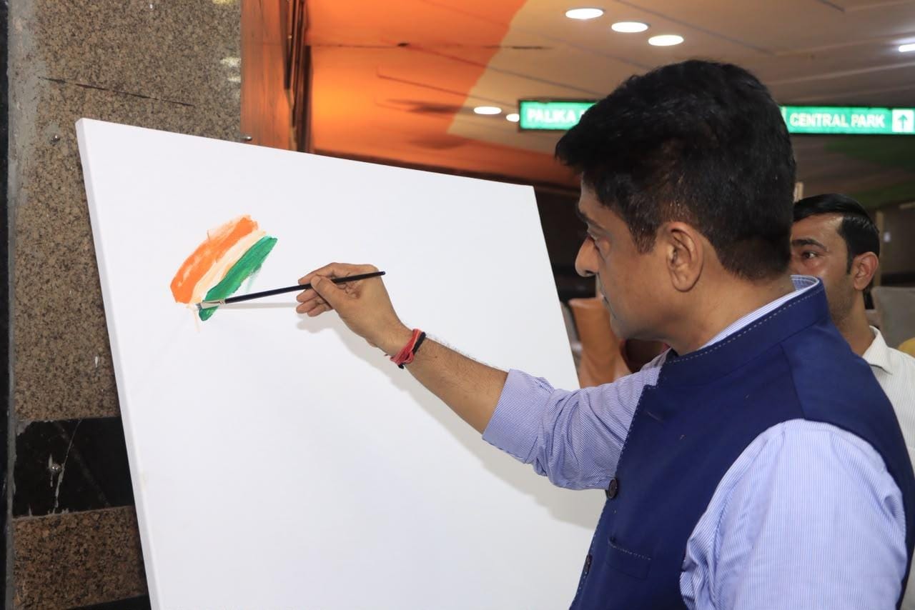 Delhi: NDMC VC inaugurates ‘Har Ghar Tiranga’ art exhibition (Photo: IANS)