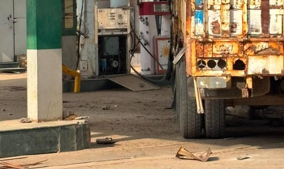 Delhi truck CNG cylinder blast: Death toll reaches 3; all deceased employees of fuel station (Ld)