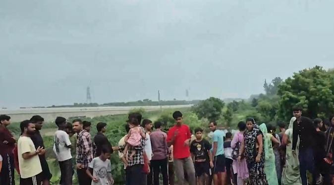 Delhi: Youth swept away in Sarita Vihar's drain while returning from Noida; search ops on
