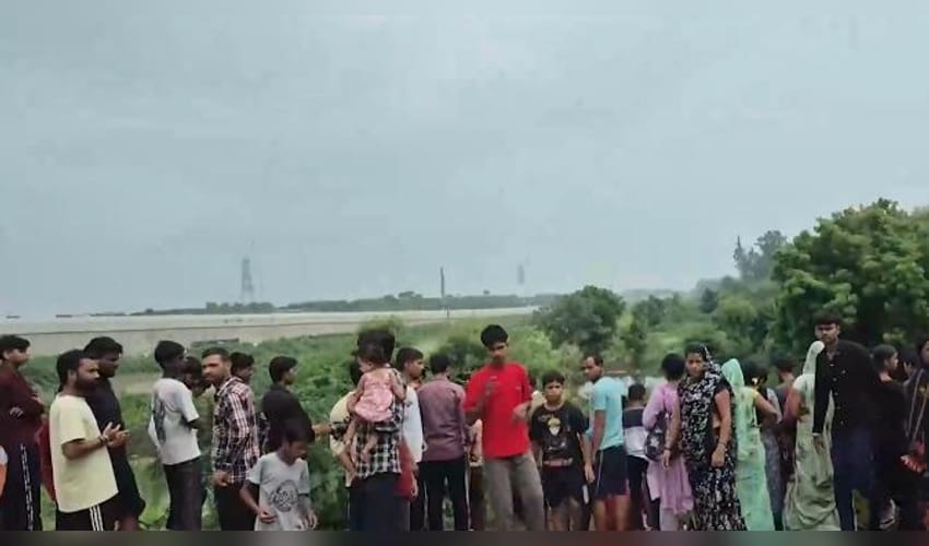 Delhi: Youth swept away in Sarita Vihar's drain while returning from Noida; search ops on