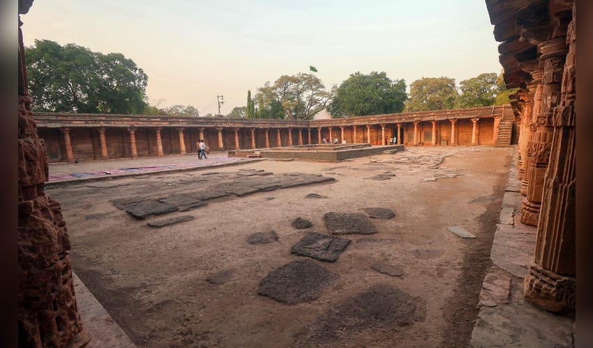 Dhar: Devotees visit Bhojshala complex