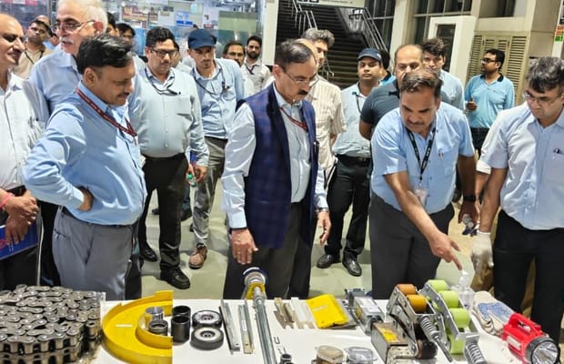 DMRC MD Vikas Kumar inspects Blue Line stations during night-long visit