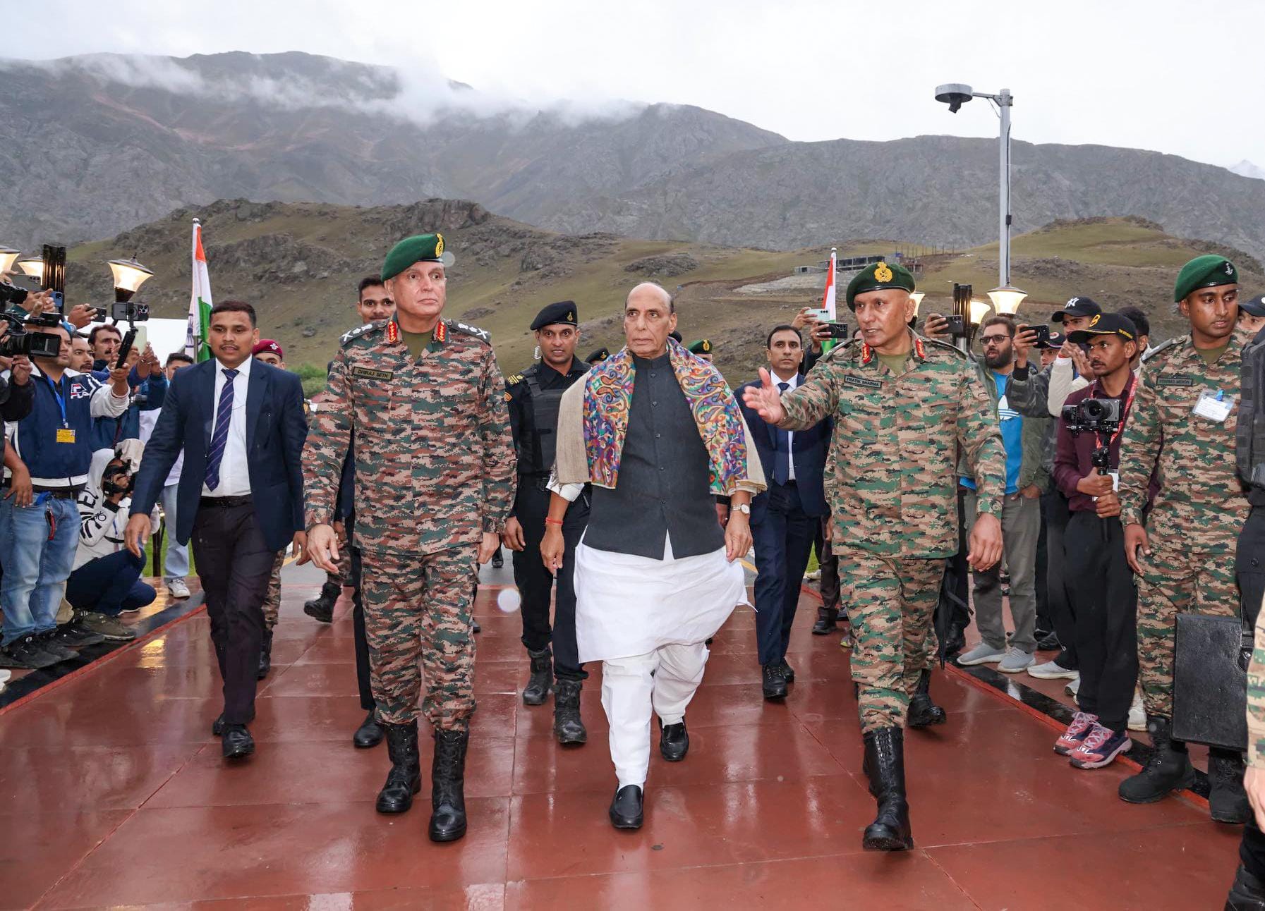 Dras: Rajnath Singh attends 'Shaurya Sandhya' ahead of Kargil Vijay Diwas