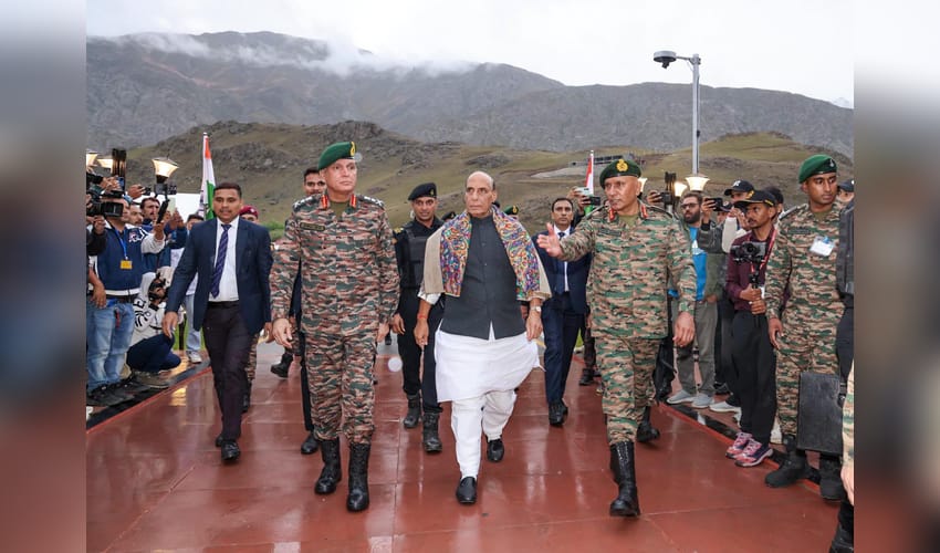 Dras: Rajnath Singh attends 'Shaurya Sandhya' ahead of Kargil Vijay Diwas