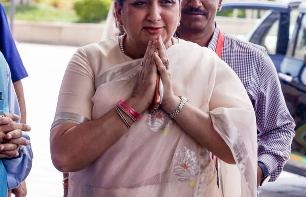 ECI seeks papers from Sunetra Pawar over party constitution amendments (Photo: IANS)