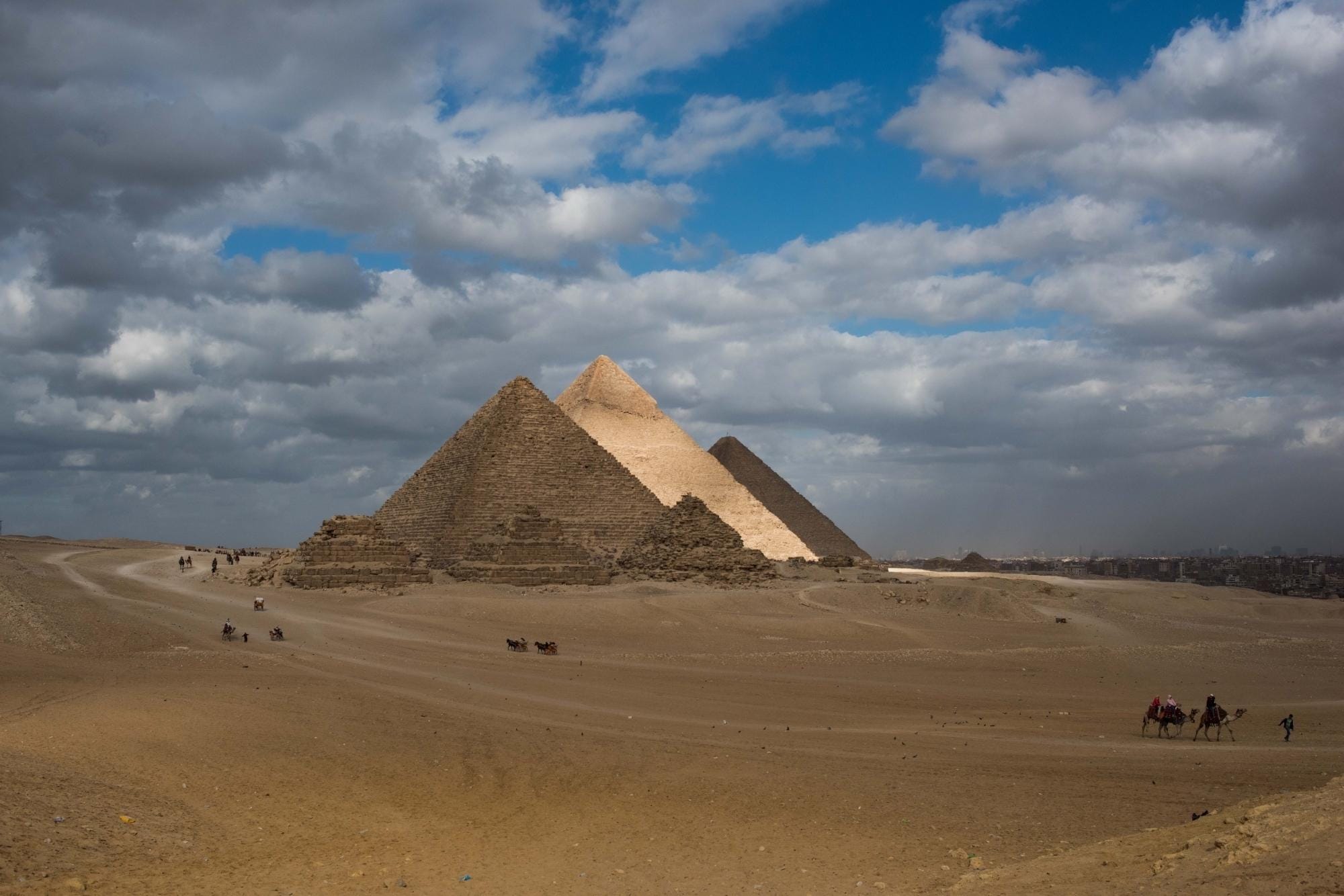 EGYPT-GIZA-GREAT PYRAMIDS-VIEW