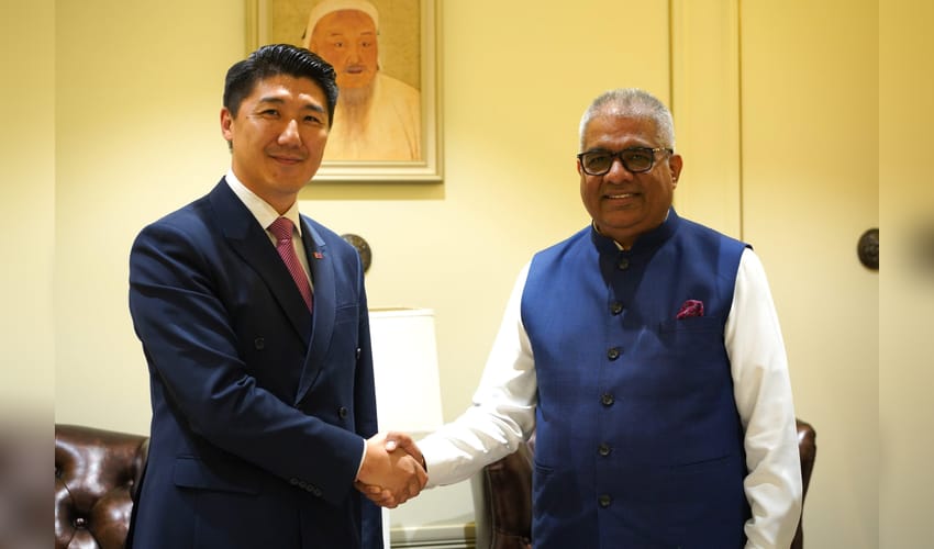 Environment Minister arrives in Mongolia for COP17