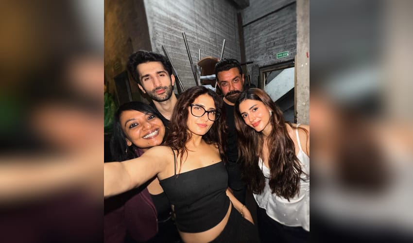 Fatima Sana Shaikh shares fun moments with 'Teen Kauwe' gangsters Bobby Deol and Sidhant Gupta