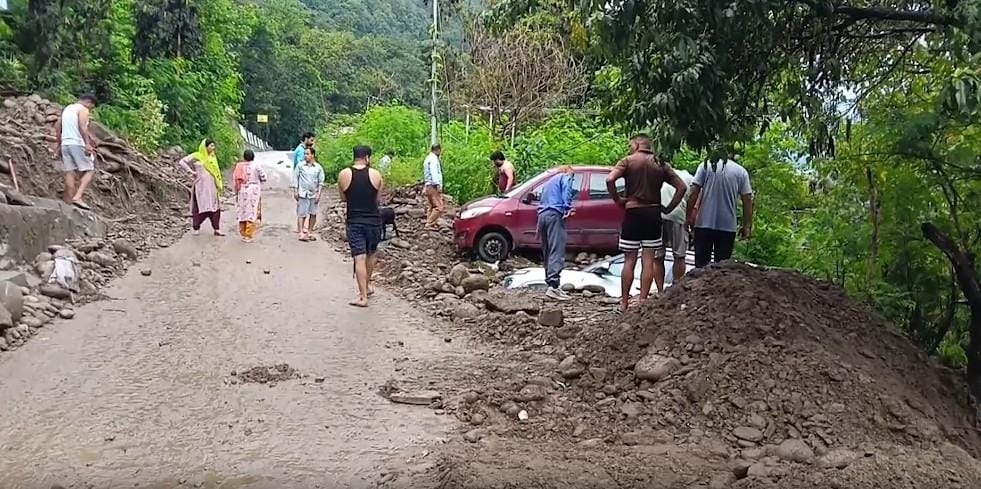 Five of family killed as car rolls down into gorge in Himachal’s Chamba 