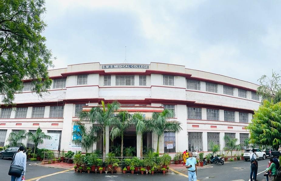 Five shifted to Jaipur's SMS Hospital from Kuchaman after eye infection post cataract surgery