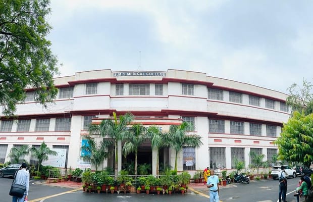 Five shifted to Jaipur's SMS Hospital from Kuchaman after eye infection post cataract surgery