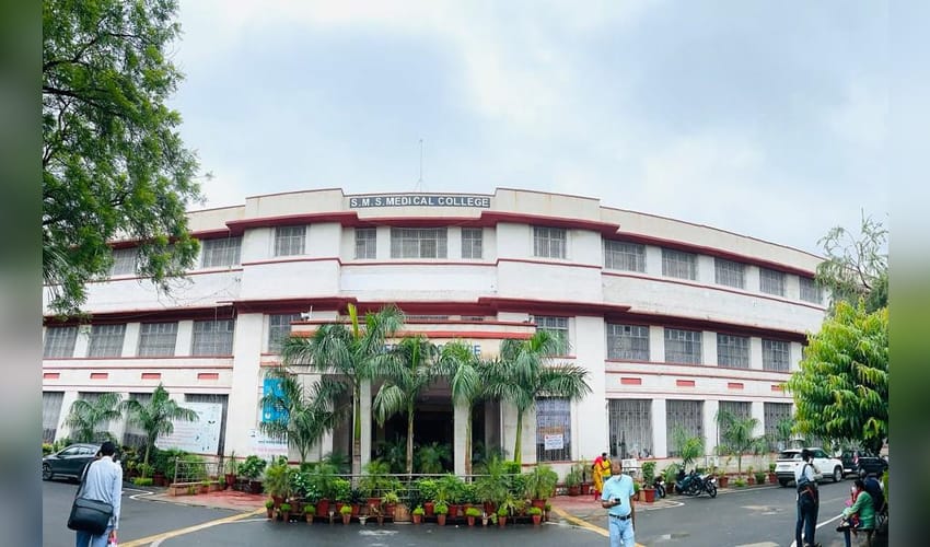 Five shifted to Jaipur's SMS Hospital from Kuchaman after eye infection post cataract surgery
