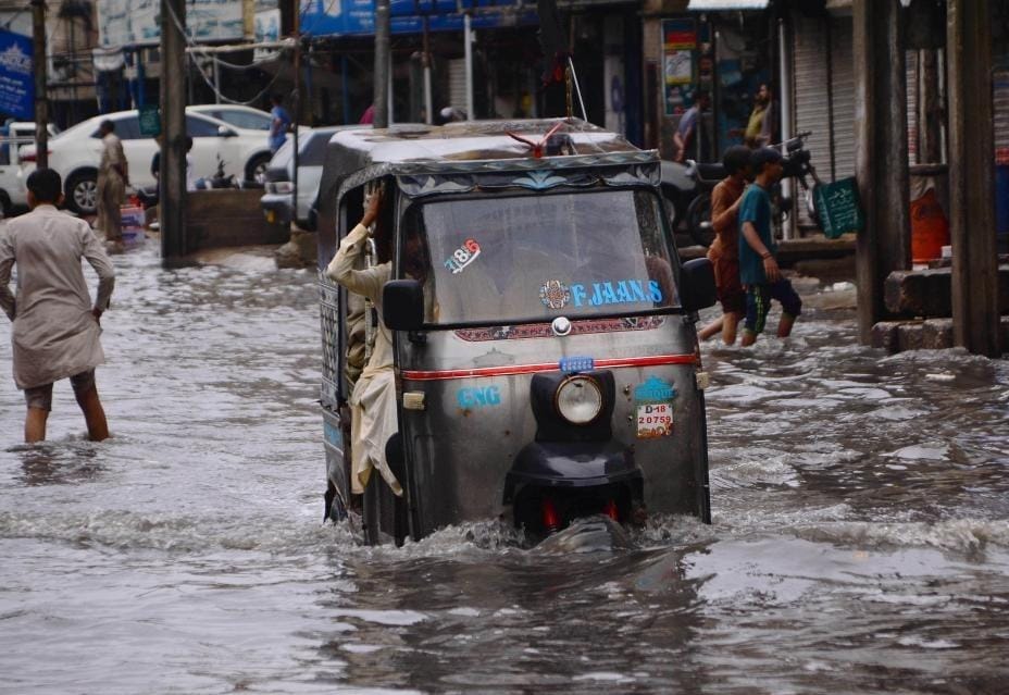 flood water,heavy rain,Pakistan,auto rickshaw,