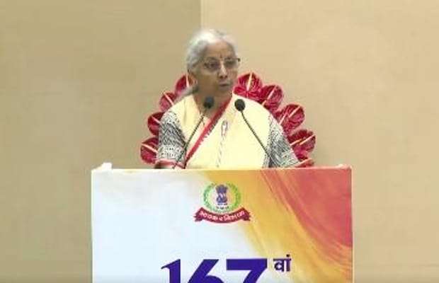 FM Sitharaman tells I-T Dept to ensure convenience for honest taxpayers
