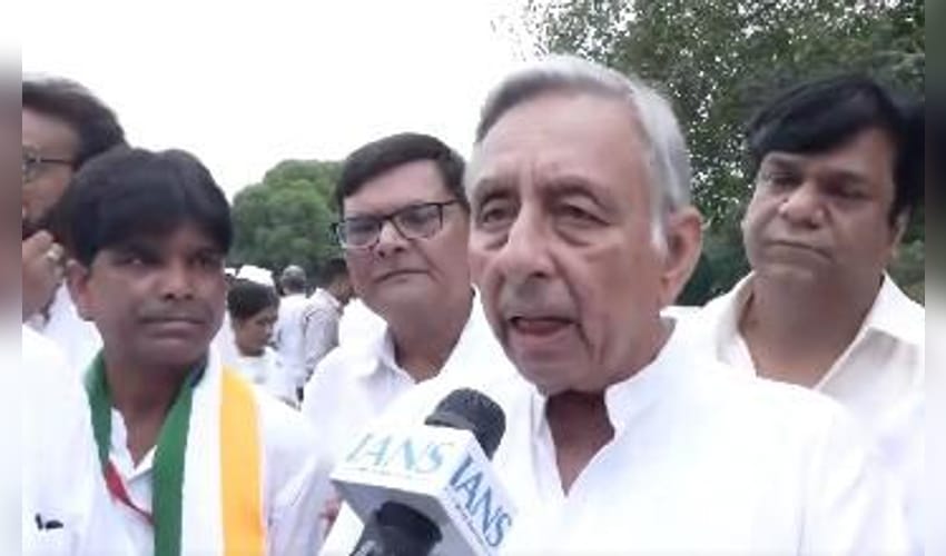 'Following path shown by freedom fighters': Cong leaders on CWC's Vande Mataram resolution