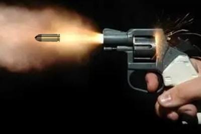 Four injured in firing over boundary wall dispute in Bihar's Begusarai; two accused beaten by villagers