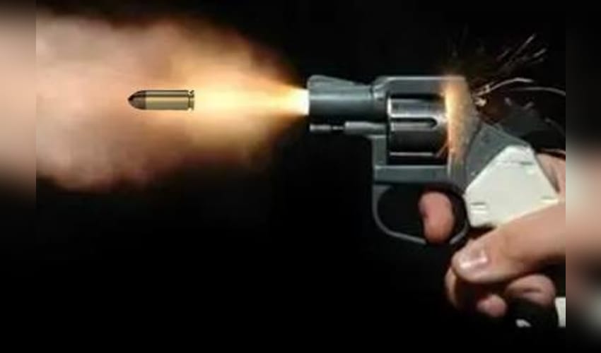 Four injured in firing over boundary wall dispute in Bihar's Begusarai; two accused beaten by villagers