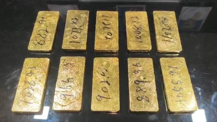 From Gorakhpur to Delhi: Police intercept car carrying 10 kg gold