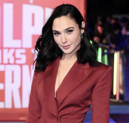 Gal Gadot hasn’t yet received Tom Cruise's famous Christmas cake