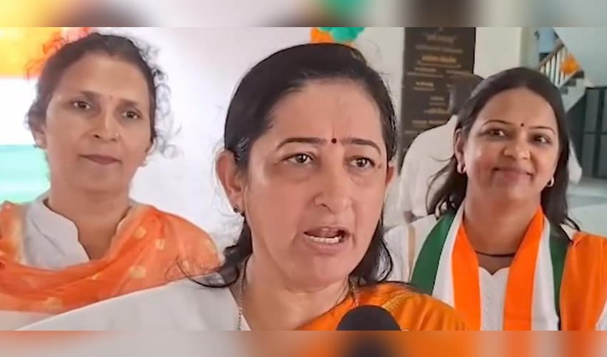 Gujarat citizens welcome PM Modi's I-Day calls on women's quota, free coaching (Photo: IANS)