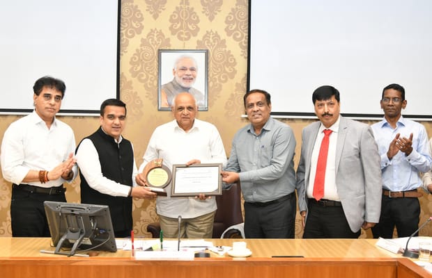 Gujarat CM felicitates three govt hospitals for national organ donation awards