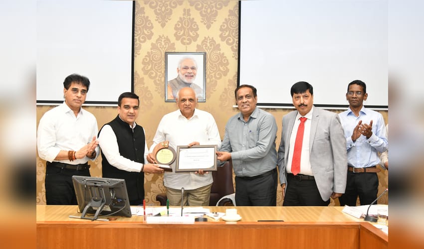 Gujarat CM felicitates three govt hospitals for national organ donation awards