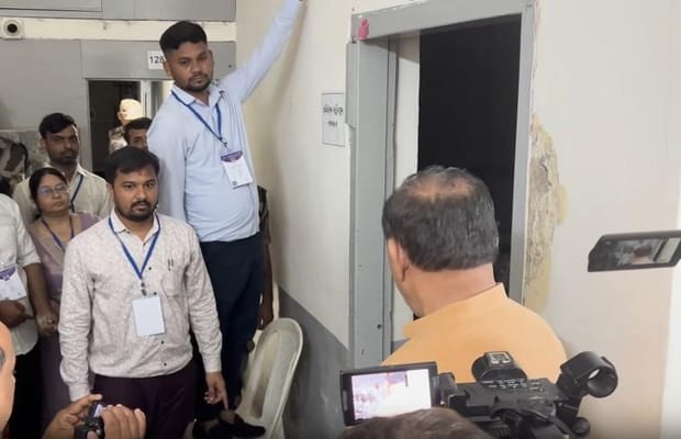 Gujarat: Counting underway in Manjalpur bypoll; BJP's Satish Patel takes early lead