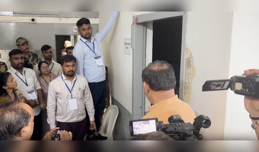 Gujarat: Counting underway in Manjalpur bypoll; BJP's Satish Patel takes early lead