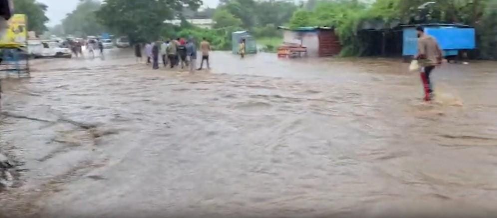 Gujarat flood: People urged to stay indoors for 24 hours as IMD issues red alert in Surat