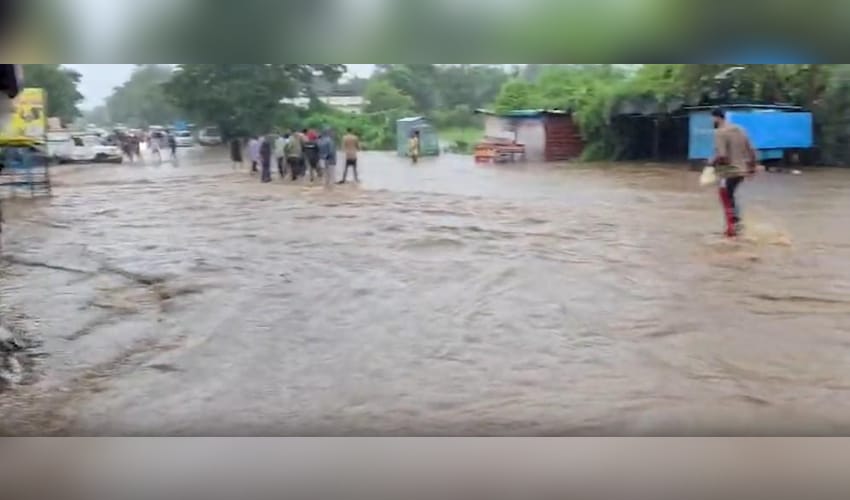 Gujarat flood: People urged to stay indoors for 24 hours as IMD issues red alert in Surat