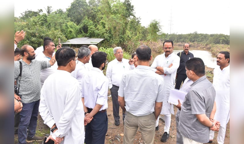Gujarat govt to provide financial relief to flood-hit traders in Valsad, Navsari (Photo: IANS)