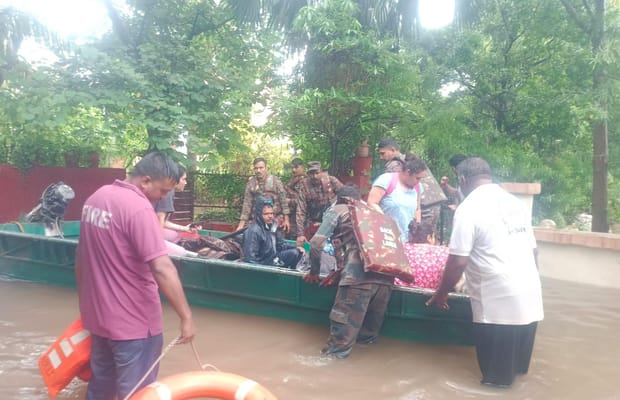 Gujarat: More than 8,900 food packets distributed, around 50 rescued in Ahmedabad (Photo: IANS)