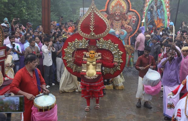 Gujarat: Over 300 artists from 8 states bring India’s folk traditions together at Saputara Monsoon Festival