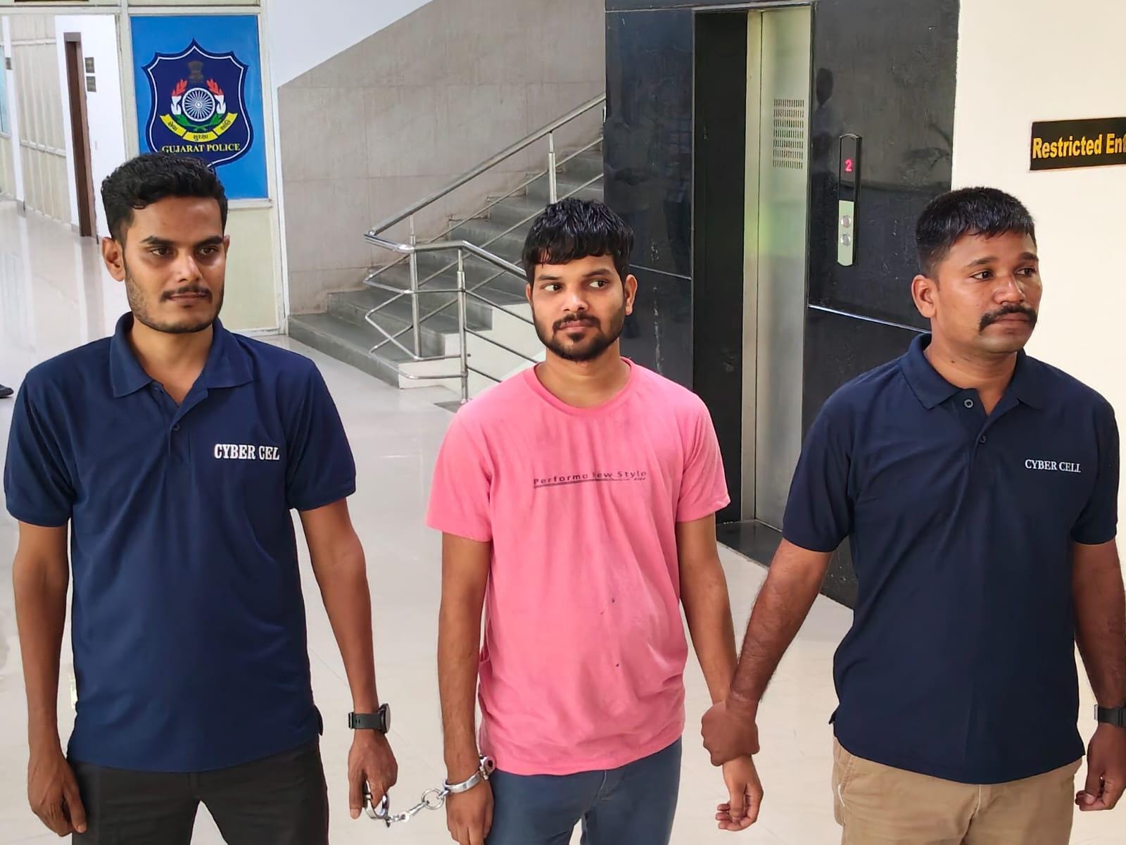 Gujarat Police arrest man from Bihar in court bomb threat case 