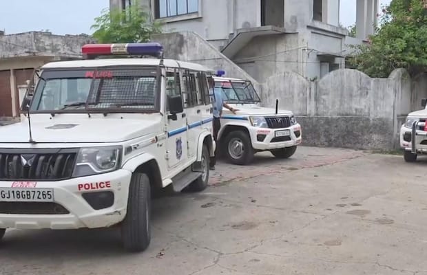 Gujarat Police arrests 13 in Bhavnagar spurious liquor case; teams sent to other states
