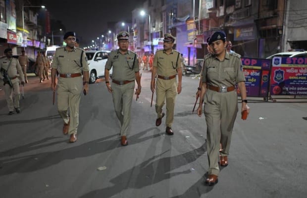 Gujarat Police check 4,712 vehicles during overnight combing op in Ahmedabad (Photo: IANS)