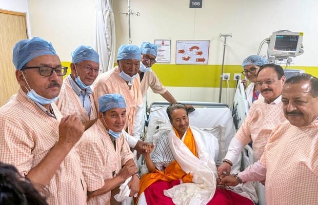 Gurugram: JP Nadda meets Sonam Wangchuk at Medanta Hospital