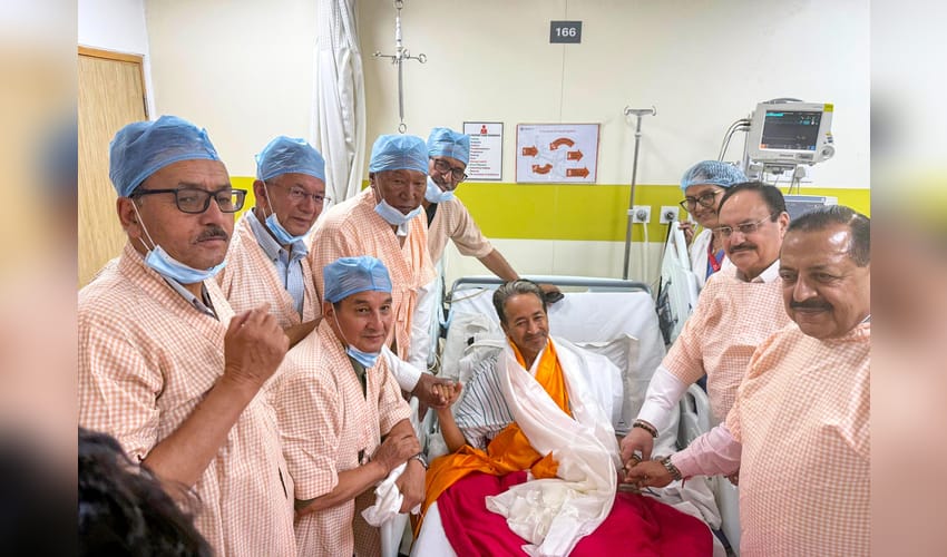 Gurugram: JP Nadda meets Sonam Wangchuk at Medanta Hospital