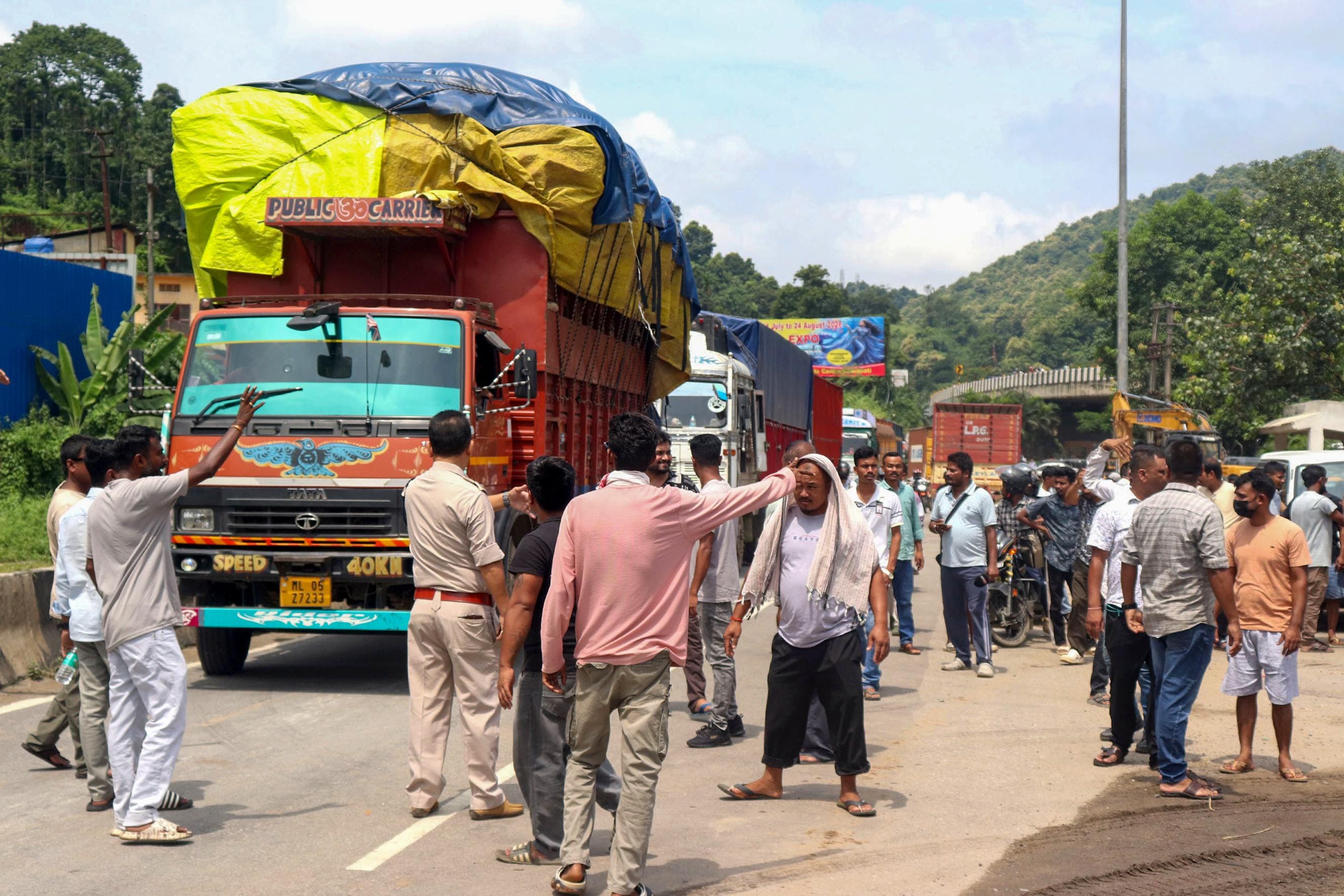 Guwahati: Assam-Meghalaya traffic disrupted amid tensions after Shillong violence