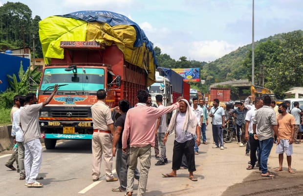 Guwahati: Assam-Meghalaya traffic disrupted amid tensions after Shillong violence