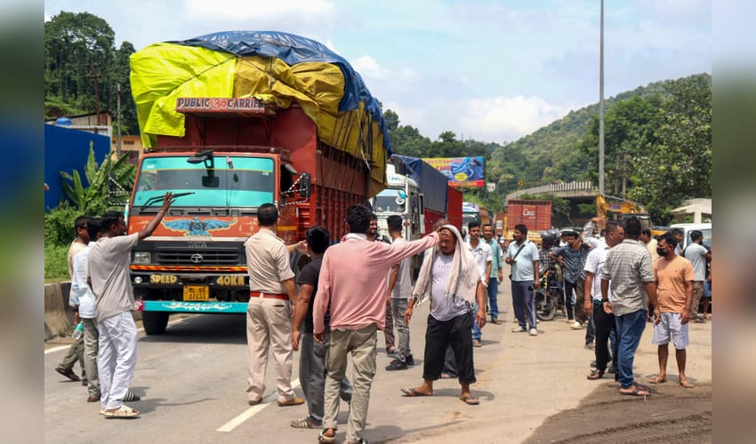 Guwahati: Assam-Meghalaya traffic disrupted amid tensions after Shillong violence